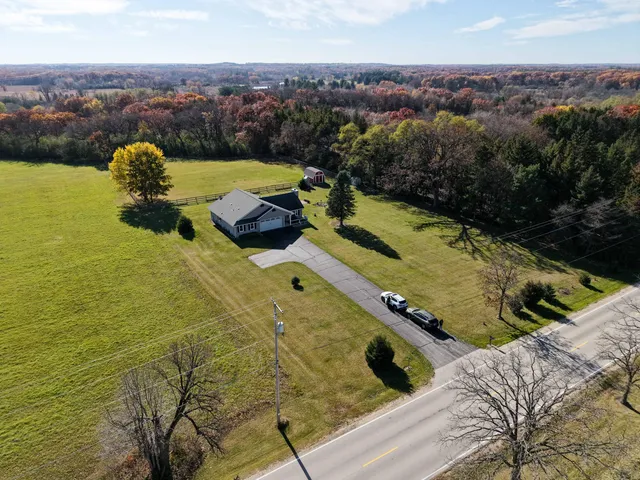 $685,000 | S102-w32709 County Road East, Mukwonago, WI 53149