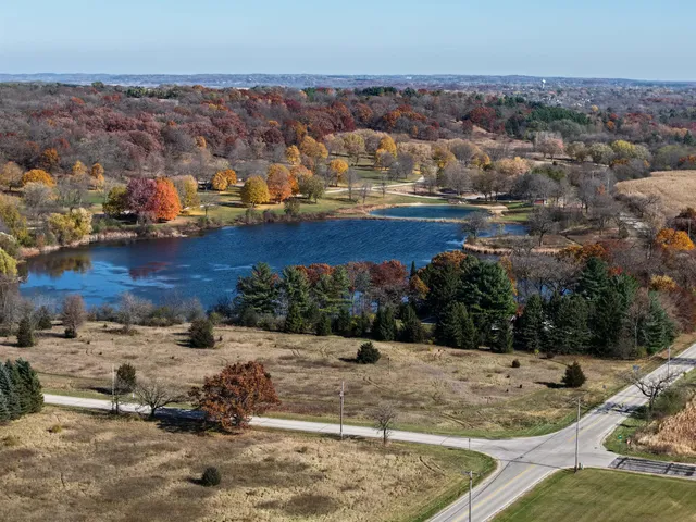 $685,000 | S102-w32709 County Road East, Mukwonago, WI 53149