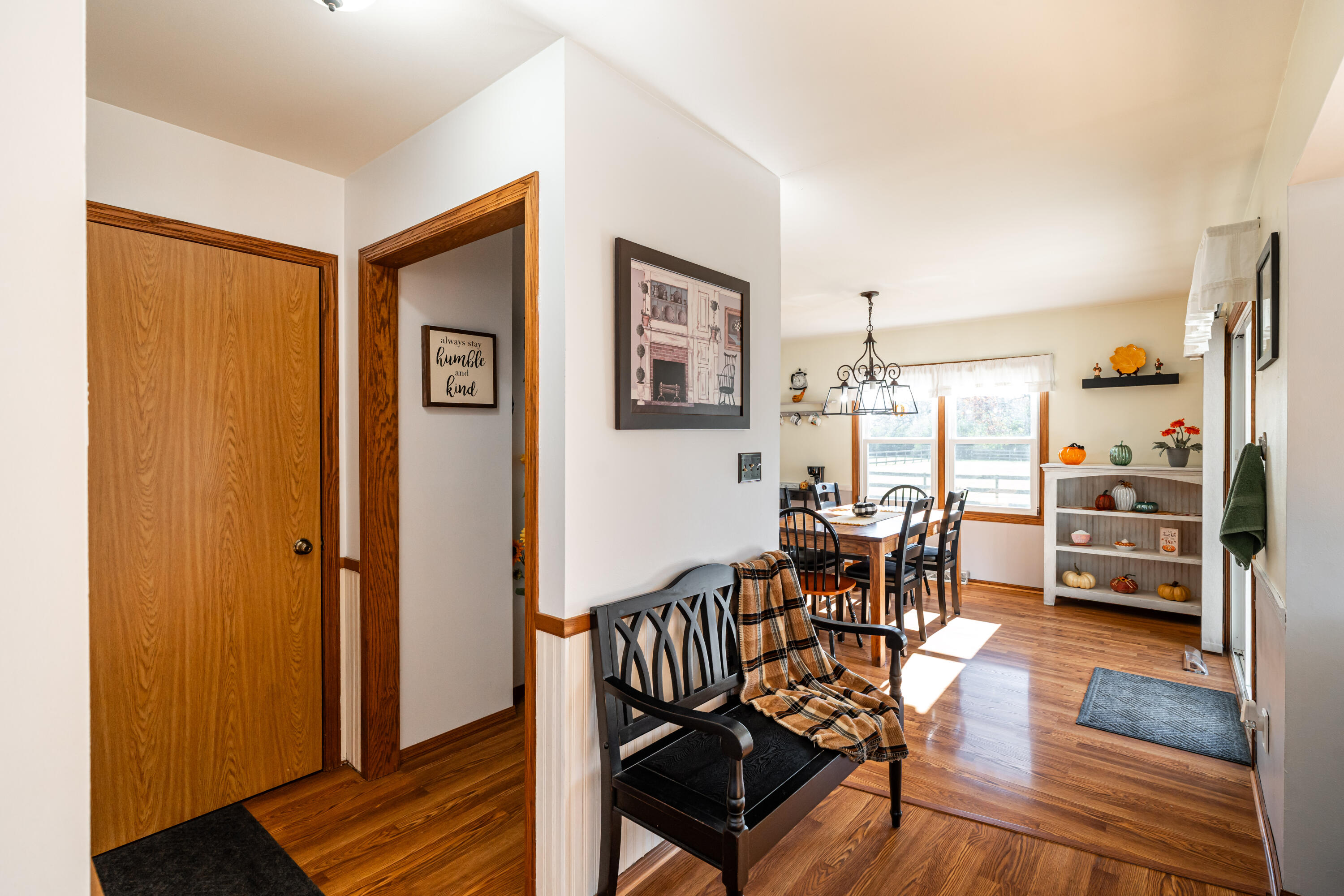 S102-w32709 County Road East Mukwonago, WI 53149 - Photo 6 of 37 Entry Way