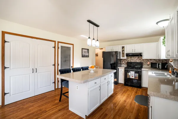 $685,000 | S102-w32709 County Road East, Mukwonago, WI 53149