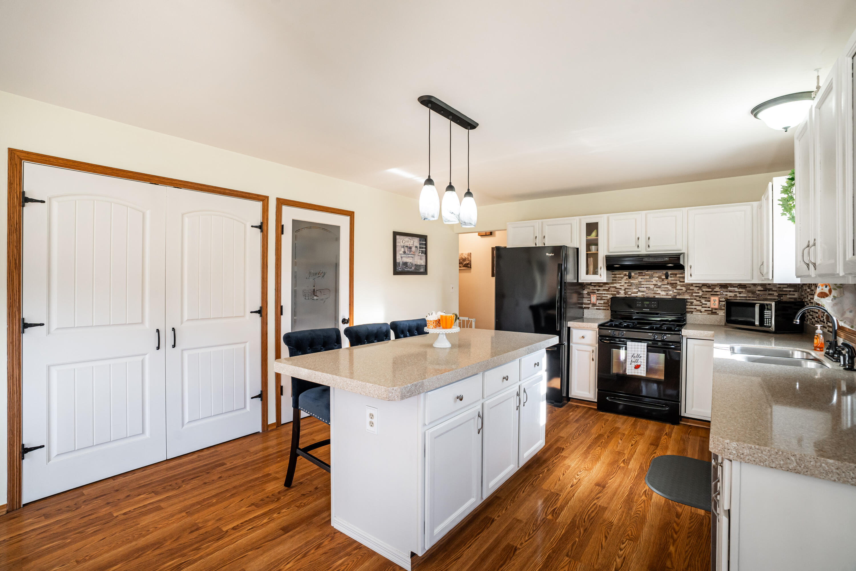 S102-w32709 County Road East Mukwonago, WI 53149 - Photo 7 of 37 Kitchen
