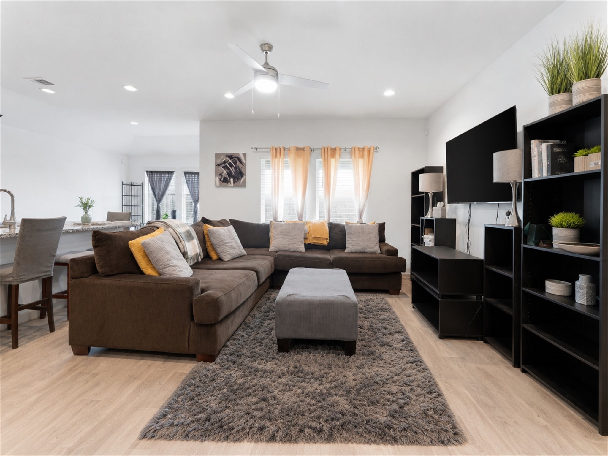 8219 Precious Passing Way Rosharon, TX 77583 - Photo 6 of 24 Living Room