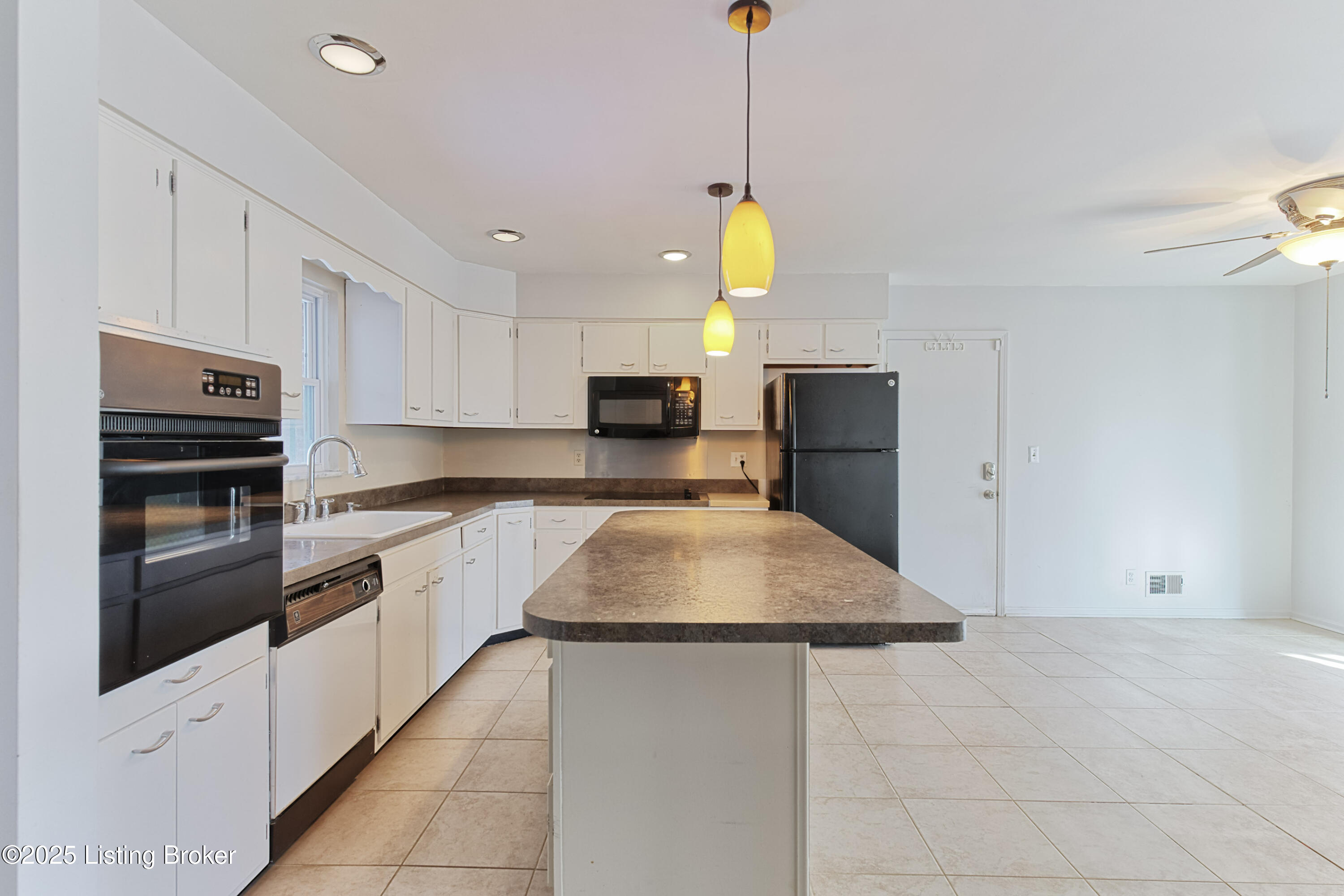 3205 Maple Road Louisville, KY 40299 - Photo 14 of 42 Kitchen with Island Seating