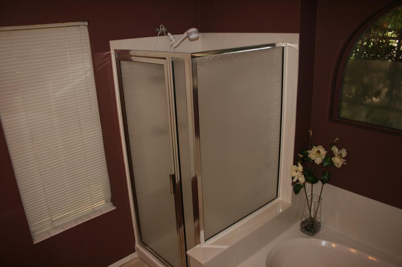 554 West Tumbleweed Road Gilbert, AZ 85233 - Photo 7 of 8 Master - shower