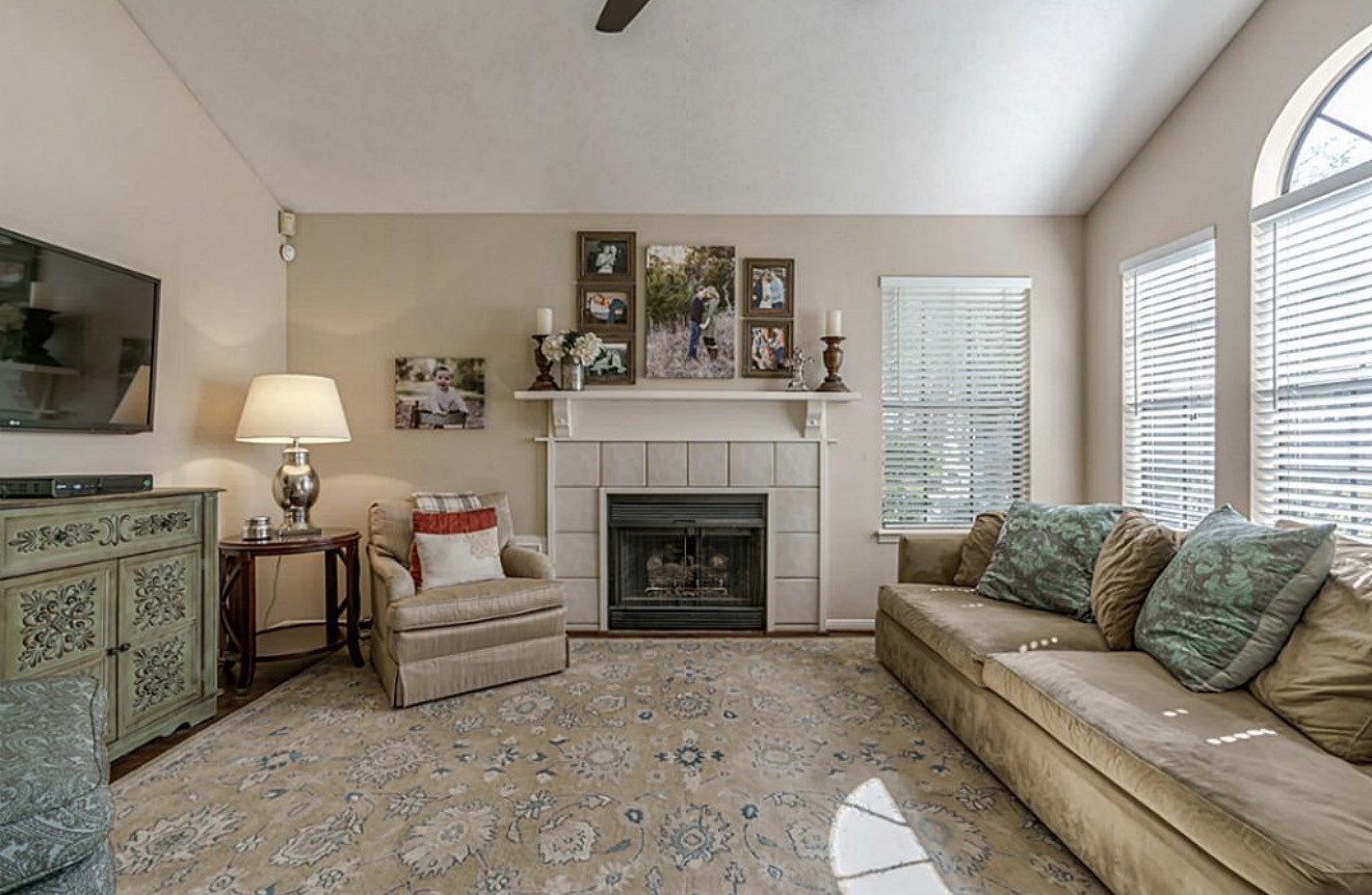 28 Fallenstone Drive Spring, TX 77381 - Photo 3 of 23