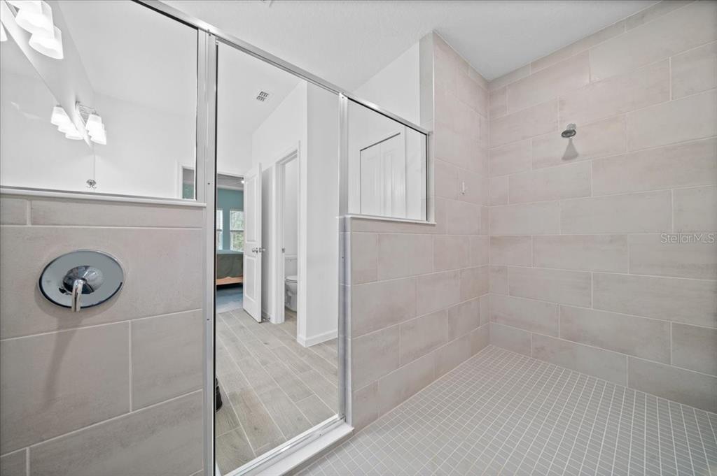 19511 Southwest 77th Loop Dunnellon, FL 34432 - Photo 14 of 27 a bathroom with a shower