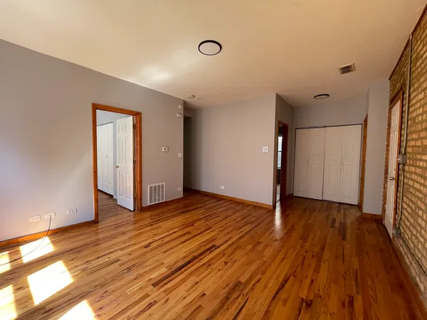 $1,400 | 1160 North Harding Avenue, Unit 2, Chicago, IL 60651