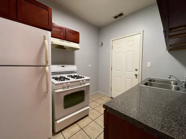 $1,400 | 1160 North Harding Avenue, Unit 2, Chicago, IL 60651
