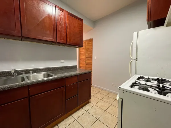 $1,400 | 1160 North Harding Avenue, Unit 2, Chicago, IL 60651