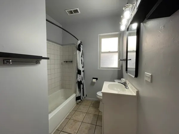$1,400 | 1160 North Harding Avenue, Unit 2, Chicago, IL 60651