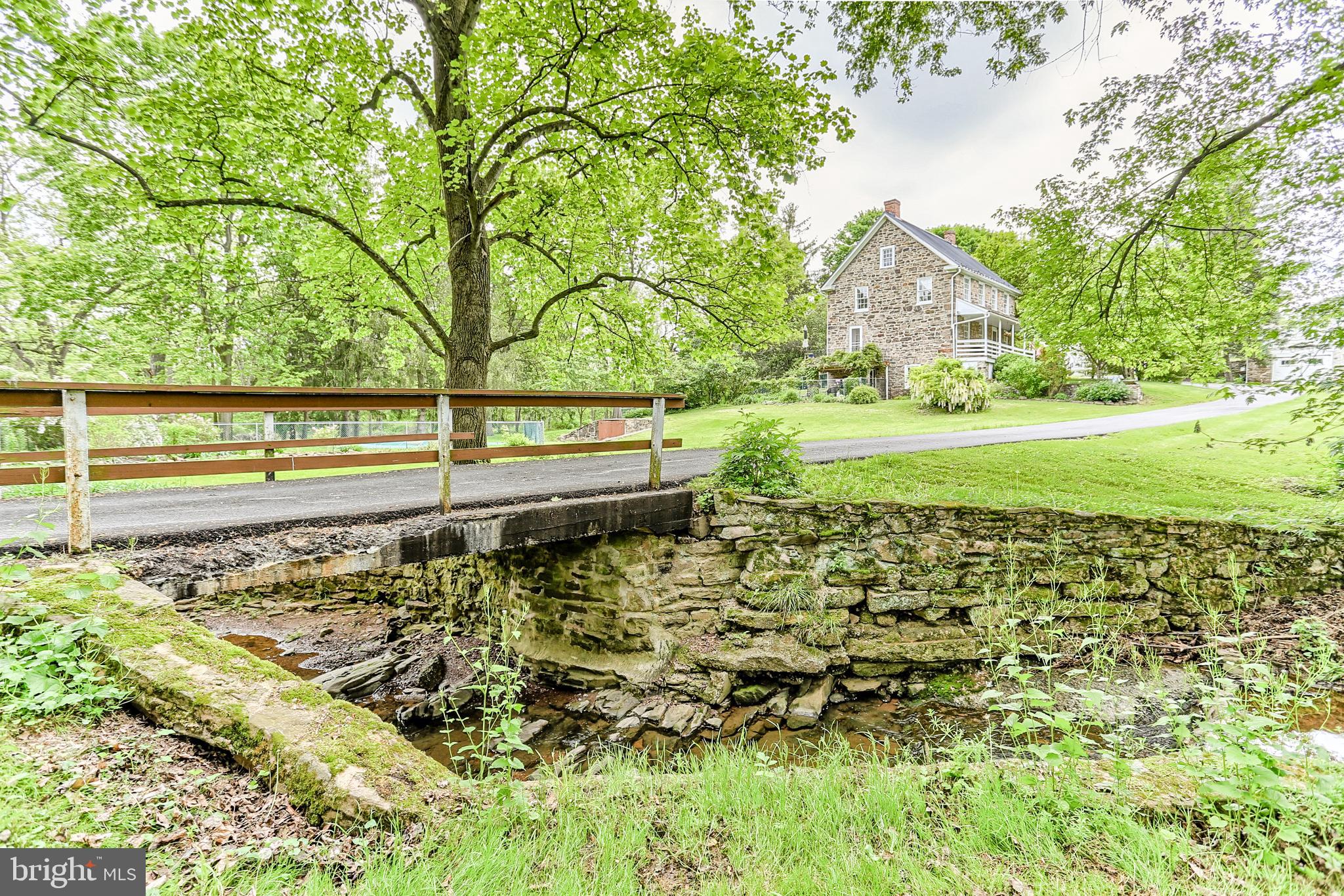 2051 Log Cabin Road York, PA 17408 - Photo 4 of 36