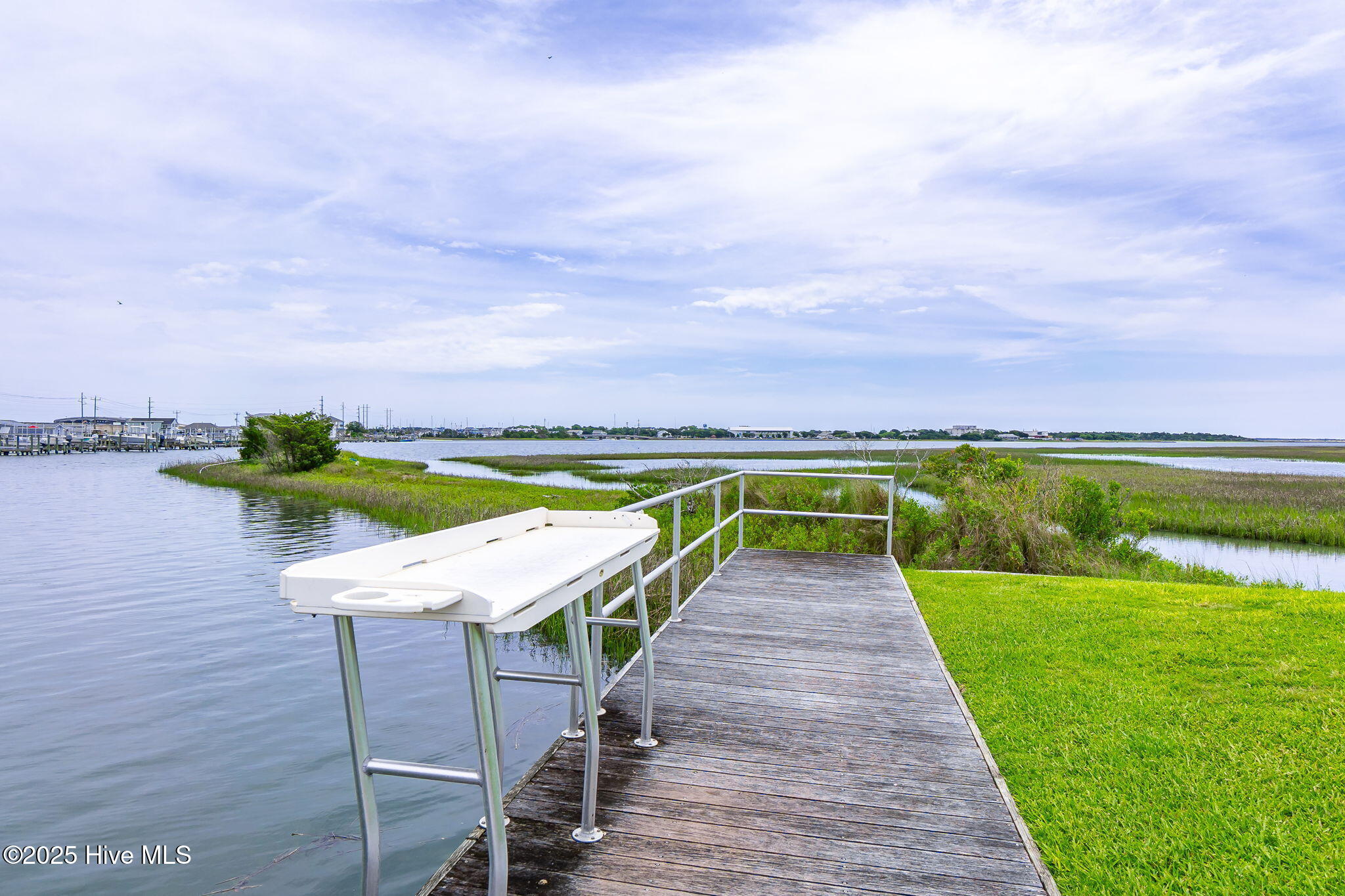 212 Old Causeway Road, Unit 107 & B13 SLIP Beaufort, NC 28516 - Photo 33 of 49 Cleaning station