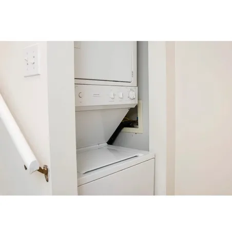 $3,895 | 1251 West Henderson Street, Unit 1, Chicago, IL 60657