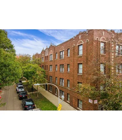 $3,895 | 1251 West Henderson Street, Unit 1, Chicago, IL 60657