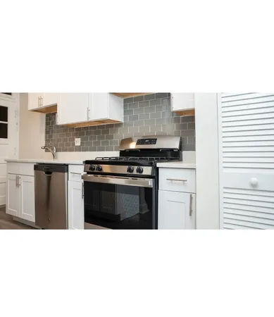 $3,895 | 1251 West Henderson Street, Unit 1, Chicago, IL 60657