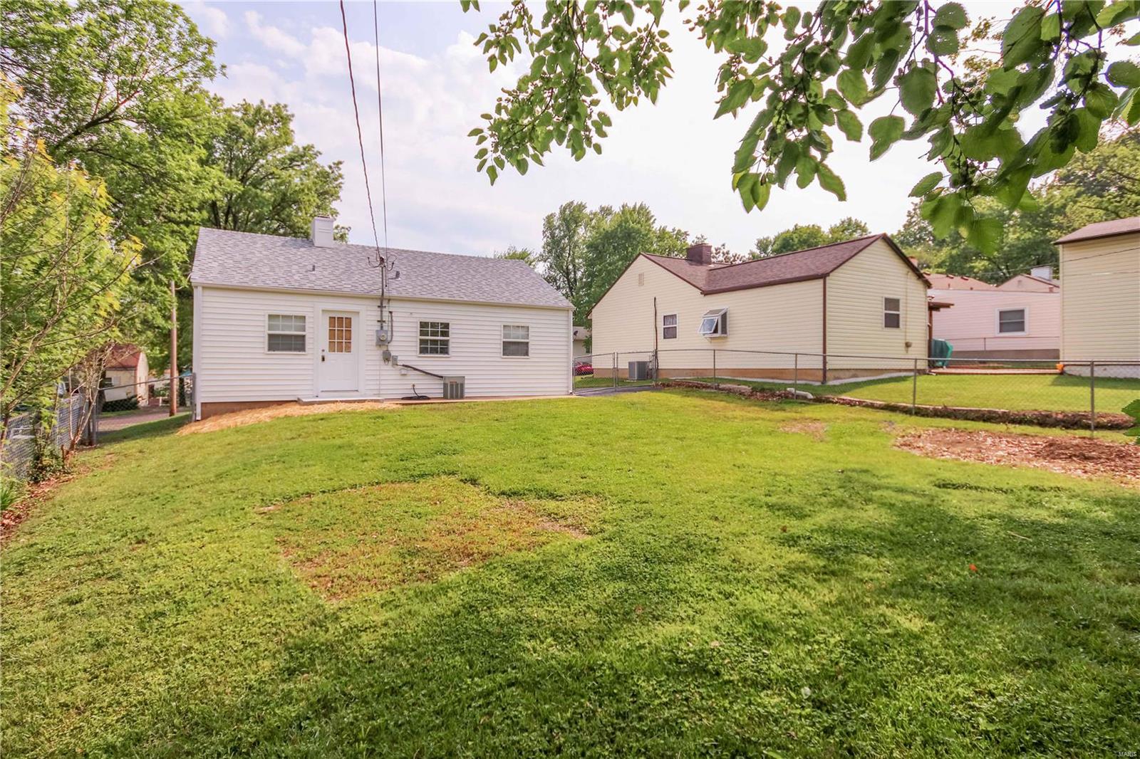 9417 Ridge Avenue St. Louis, MO 63114 - Photo 2 of 26