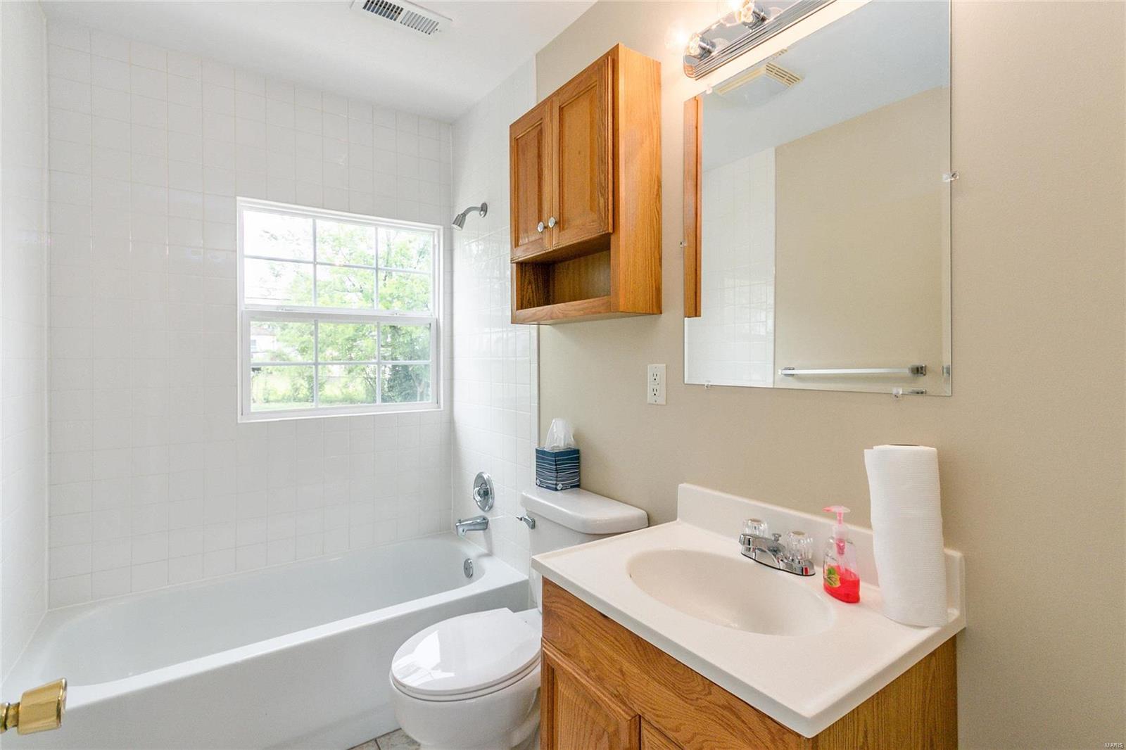 9417 Ridge Avenue St. Louis, MO 63114 - Photo 14 of 26
