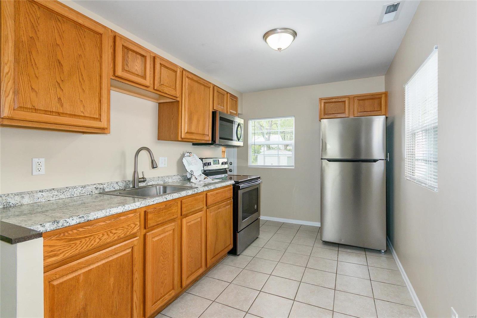 9417 Ridge Avenue St. Louis, MO 63114 - Photo 10 of 26