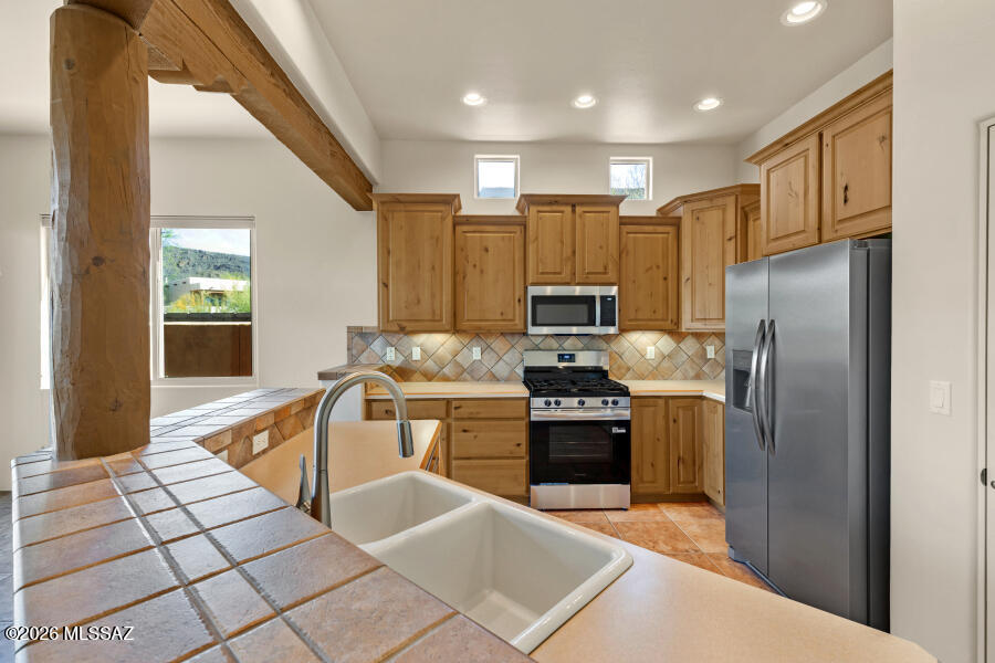 5660 Triangle X Place Tucson, AZ 85713 - Photo 21 of 48 5660 Triangle X Kitchen