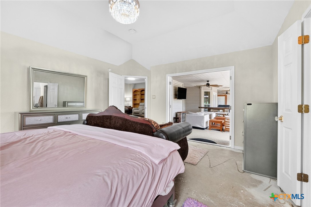 421 Sunset Ridge Drive Killeen, TX 76549 - Photo 29 of 47 a bedroom with a bed a mirror and lamp