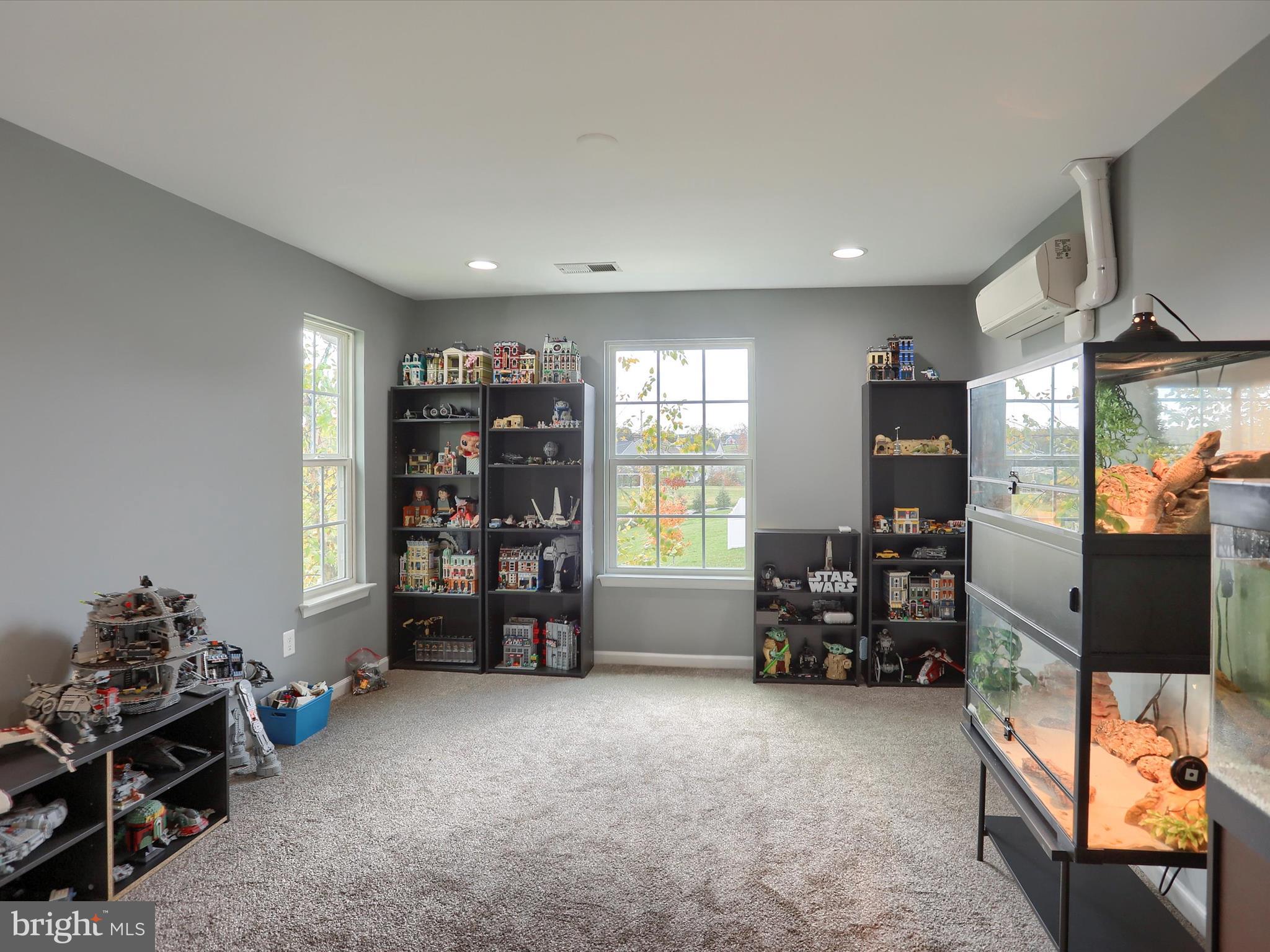 3930 Seattle Slew Drive Harrisburg, PA 17112 - Photo 21 of 48 a living room with furniture and a flat screen tv