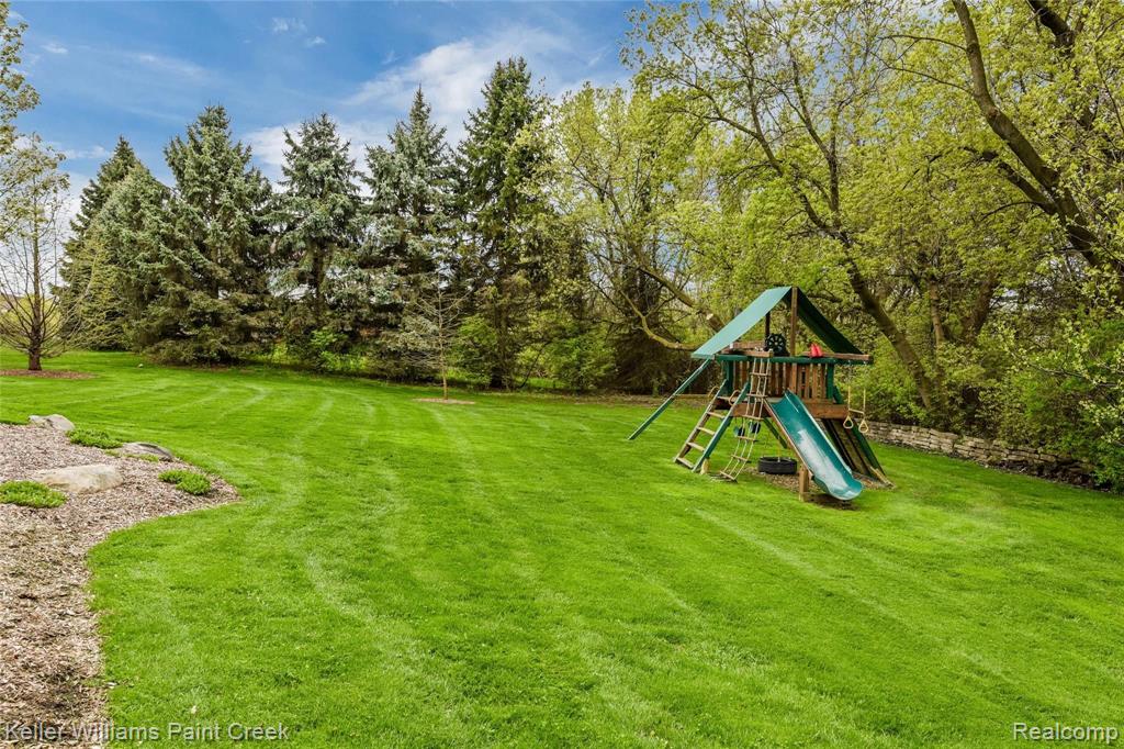 132 Saxon Court Rochester Hills, MI 48307 - Photo 42 of 45