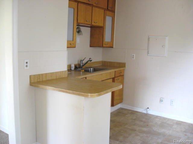 KITCHEN VIEW 1.JPG