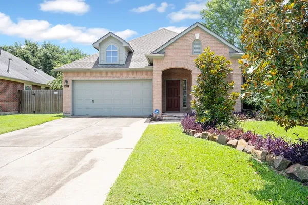 $2,695 | 421 Livingstone Lane, League City, TX 77573