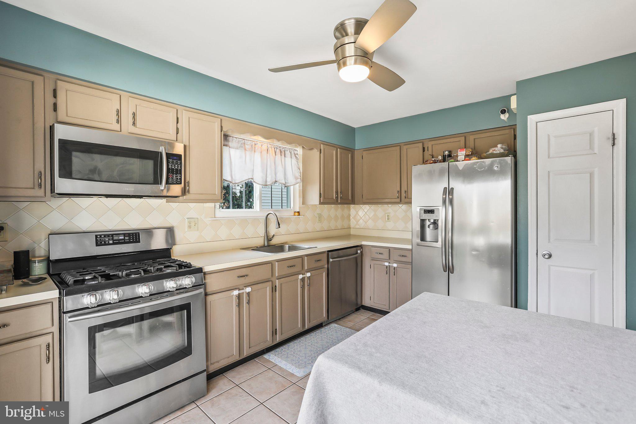 58 Ridgewood Way Burlington, NJ 08016 - Photo 11 of 31 Kitchen with 2 pantries