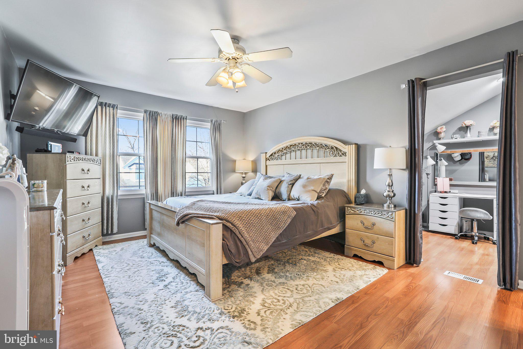 58 Ridgewood Way Burlington, NJ 08016 - Photo 17 of 31 Spacious main bedroom w ceiling fan