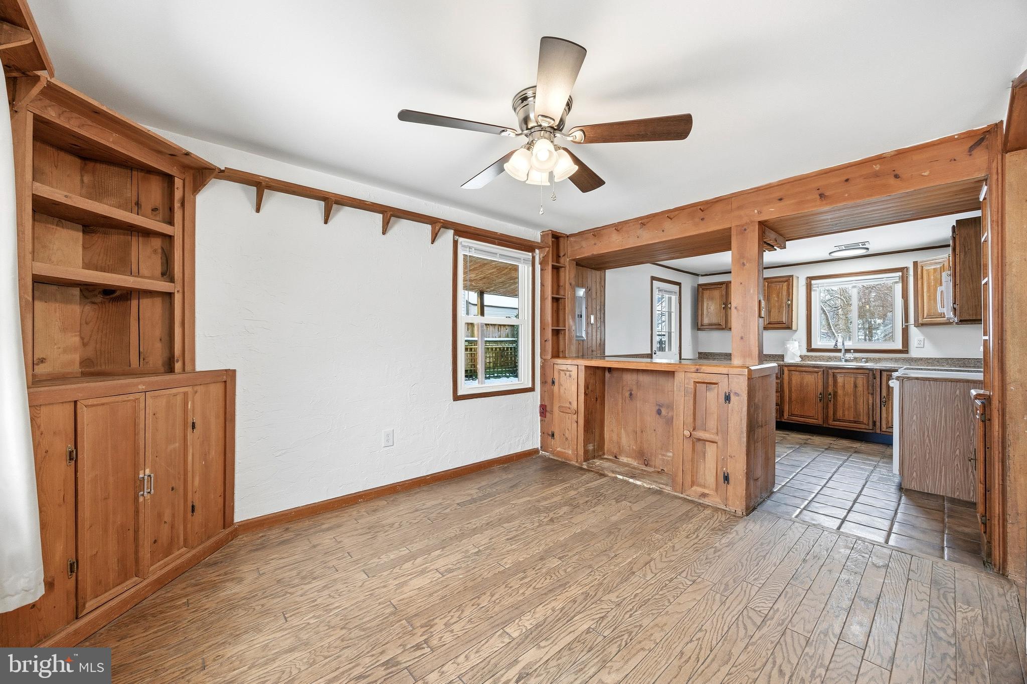 652 Chapelview Drive Odenton, MD 21113 - Photo 12 of 50 a view of a livingroom with furniture hardwood floor and a ceiling fan