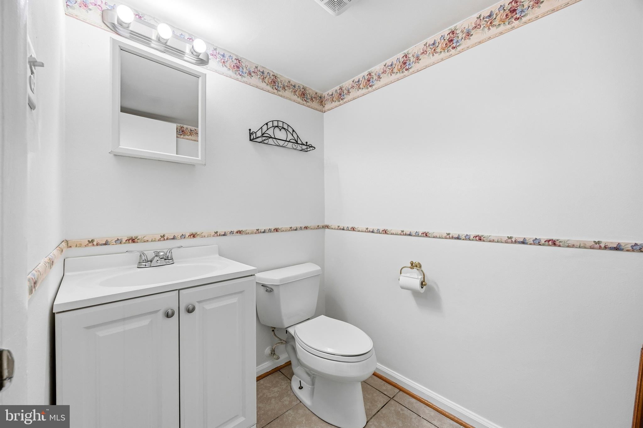 652 Chapelview Drive Odenton, MD 21113 - Photo 22 of 50 a bathroom with a toilet sink and mirror