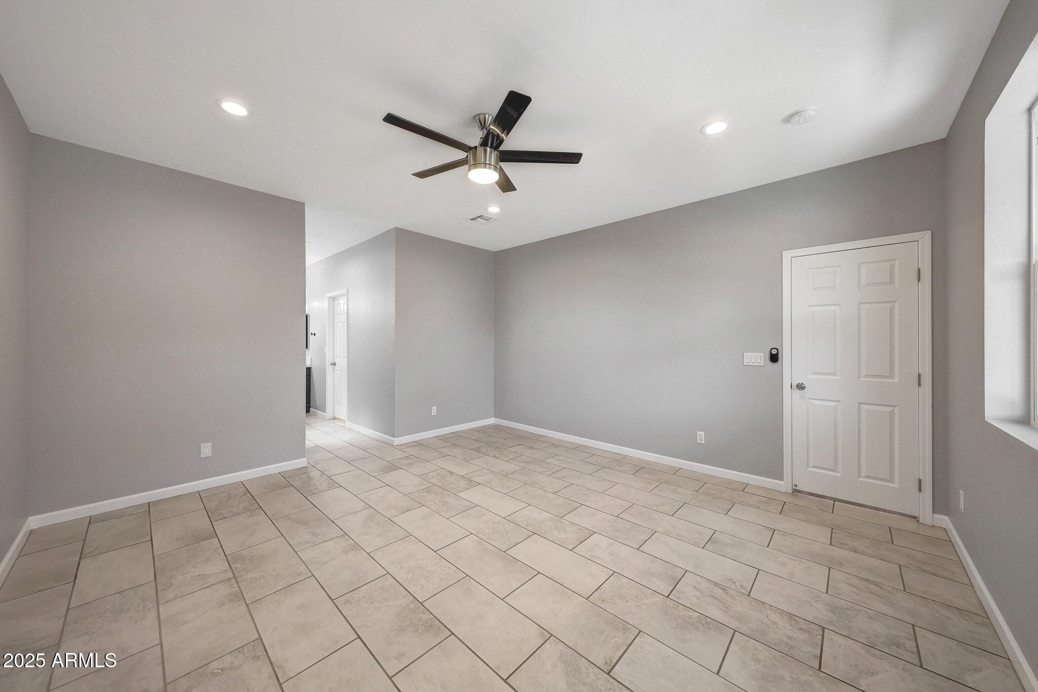 913 East Fremont Road, Unit 1 Phoenix, AZ 85042 - Photo 25 of 58 B (24)