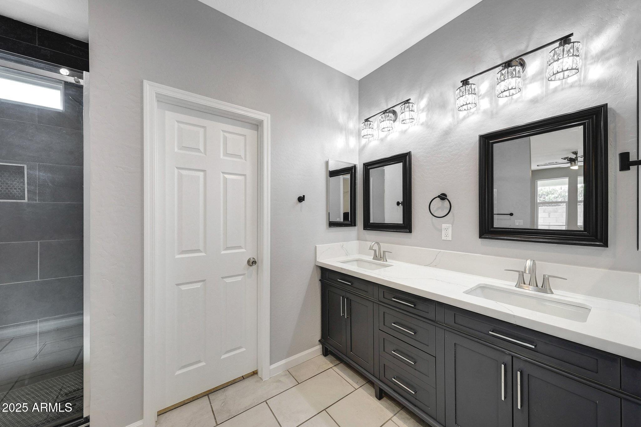 913 East Fremont Road, Unit 1 Phoenix, AZ 85042 - Photo 29 of 58 B (28)