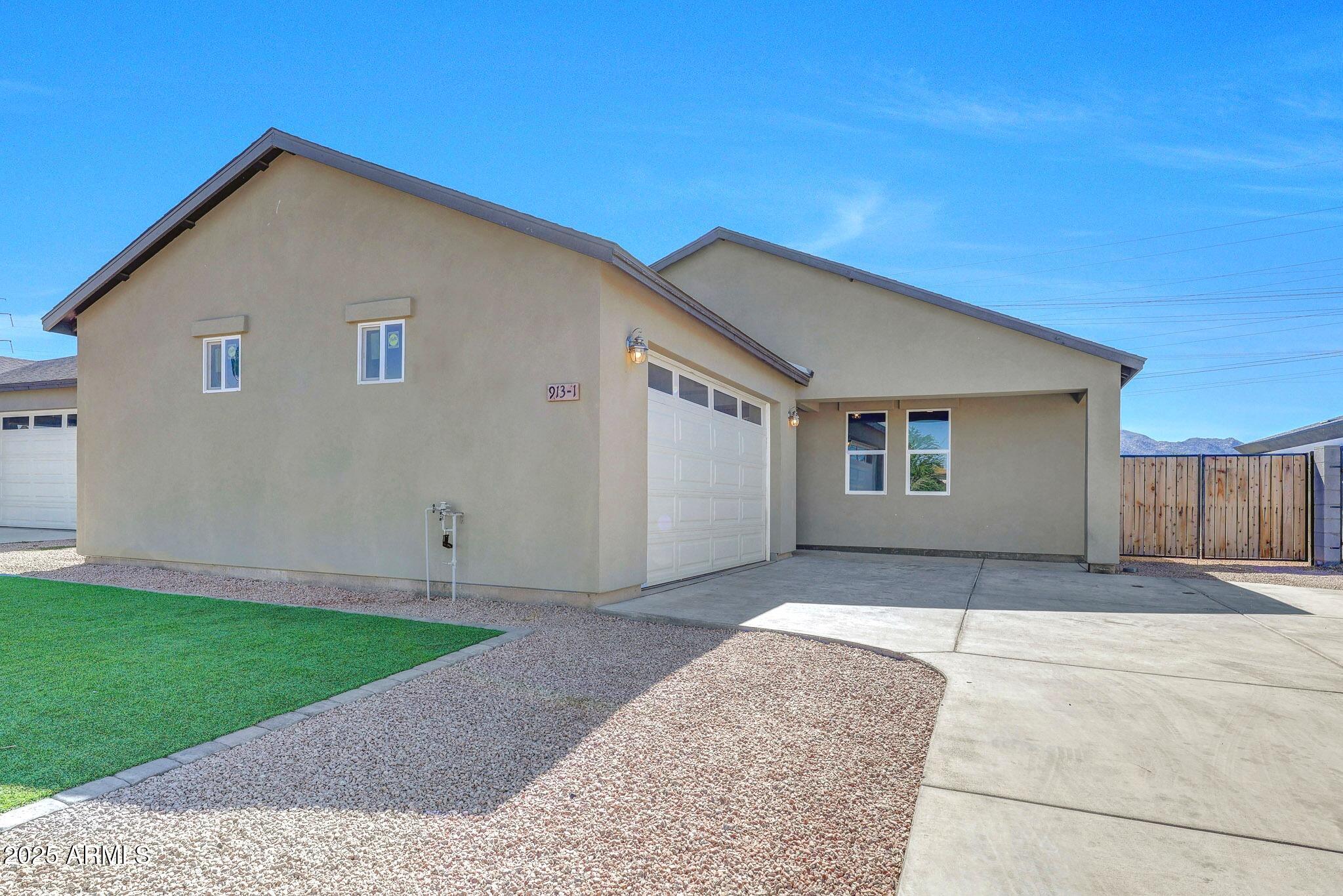 913 East Fremont Road, Unit 1 Phoenix, AZ 85042 - Photo 3 of 58 A (3)