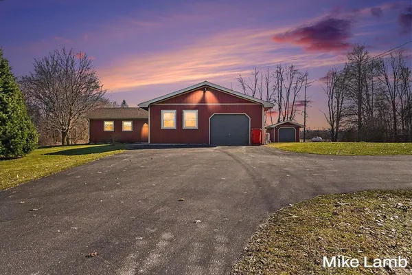 $289,700 | 822 West 60th Street, Newaygo, MI 49337