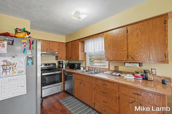 $289,700 | 822 West 60th Street, Newaygo, MI 49337