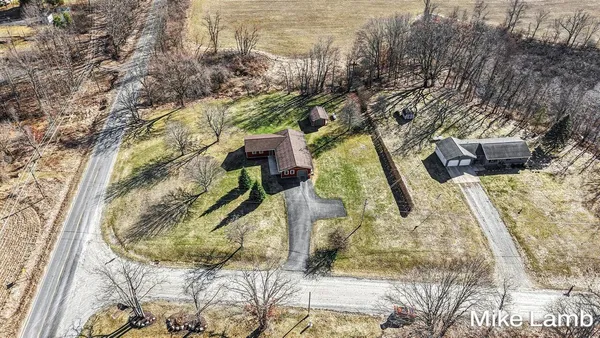 $289,700 | 822 West 60th Street, Newaygo, MI 49337
