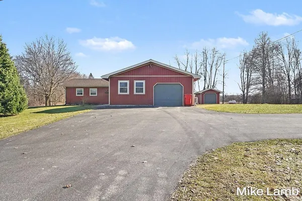 $289,700 | 822 West 60th Street, Newaygo, MI 49337