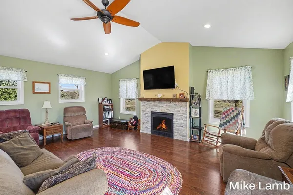 $289,700 | 822 West 60th Street, Newaygo, MI 49337