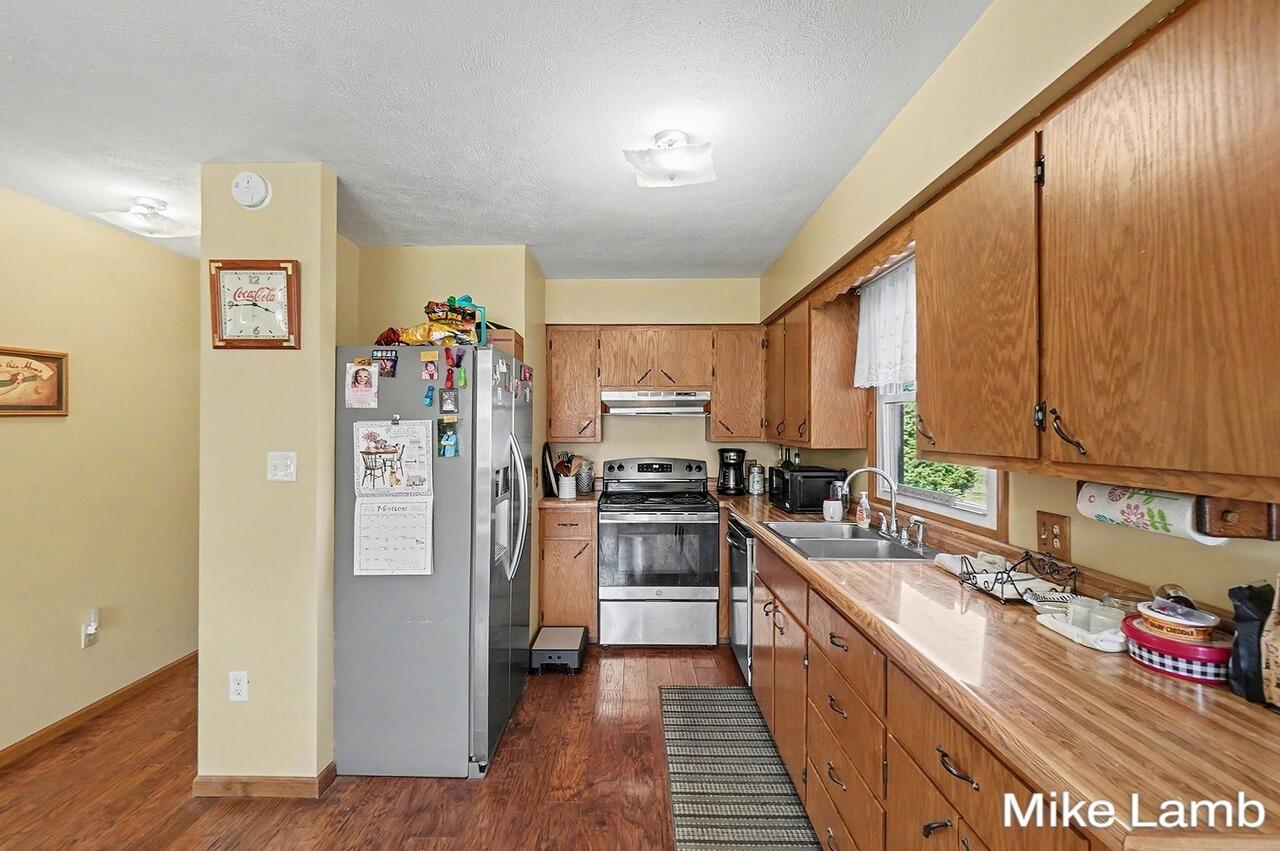 822 West 60th Street Newaygo, MI 49337 - Photo 5 of 32 020_file_1084