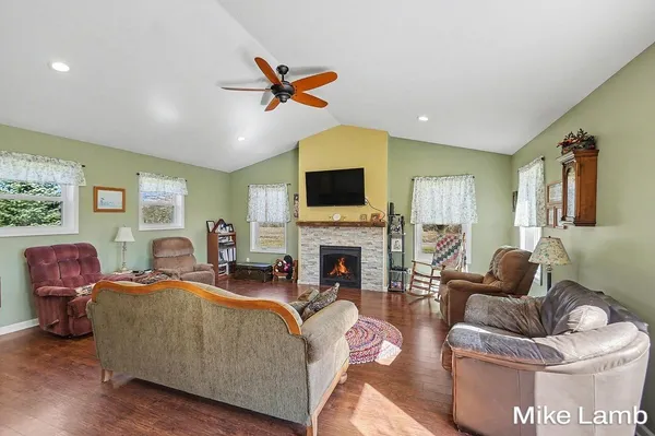 $289,700 | 822 West 60th Street, Newaygo, MI 49337