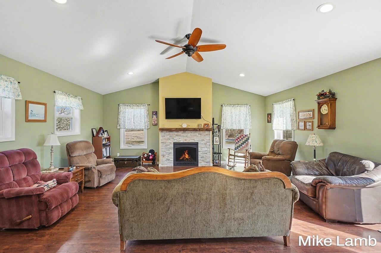 822 West 60th Street Newaygo, MI 49337 - Photo 9 of 32 013_file_7260