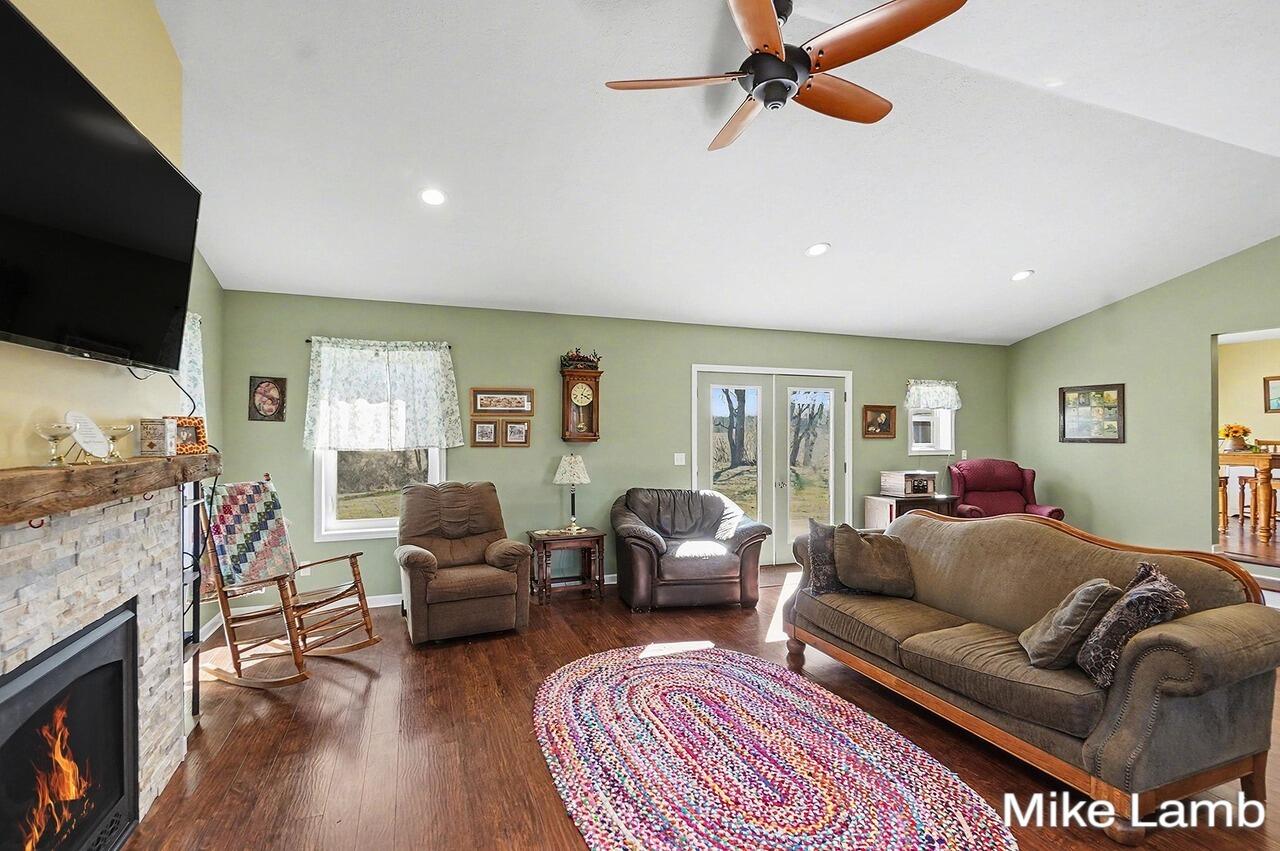 822 West 60th Street Newaygo, MI 49337 - Photo 10 of 32 015_file_9374