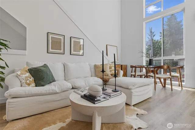 $3,200 | 3112 Northeast 120th Street, Unit R, Seattle, WA 98125