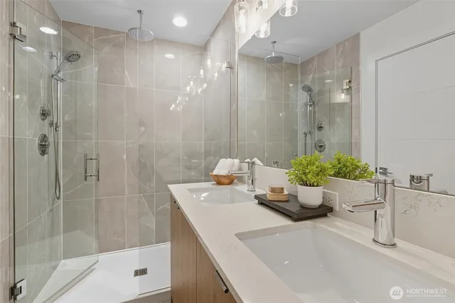 $3,200 | 3112 Northeast 120th Street, Unit R, Seattle, WA 98125