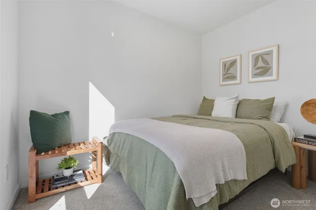 $3,200 | 3112 Northeast 120th Street, Unit R, Seattle, WA 98125