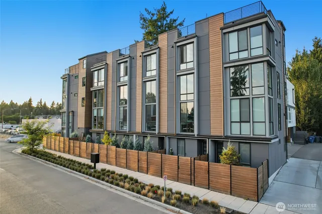 $3,200 | 3112 Northeast 120th Street, Unit R, Seattle, WA 98125