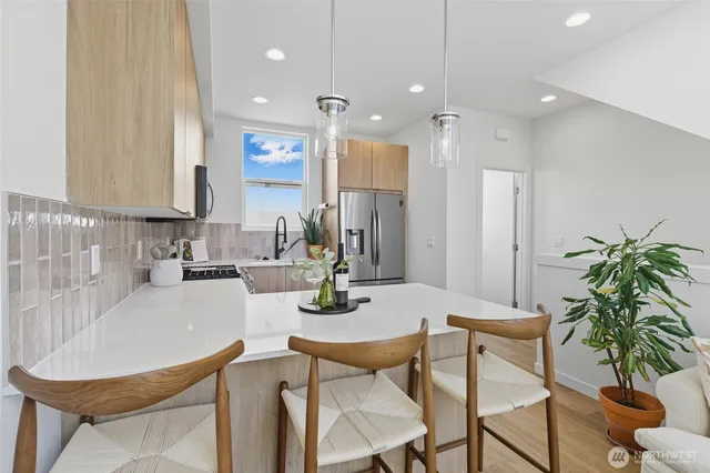 $3,200 | 3112 Northeast 120th Street, Unit R, Seattle, WA 98125