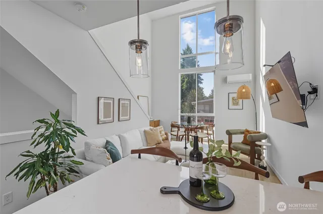 $3,200 | 3112 Northeast 120th Street, Unit R, Seattle, WA 98125